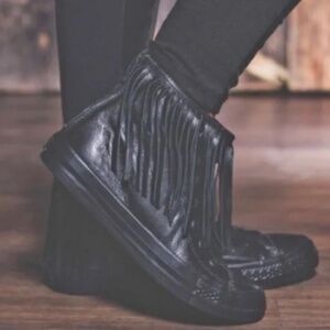CONVERSE Women’s CHUCK TAYLOR ALL STAR Fringe Hi Top Black Leather Shoes Size 7
